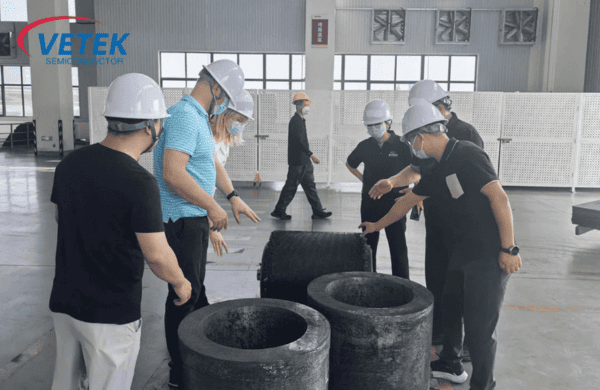 Üdvözöljük vásárlóinkat a Veteksemicon szénszálas termékek gyárában